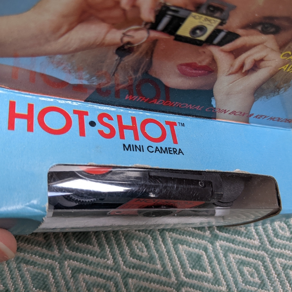 Vintage Hot Shot Mini Camera - Picture 5 of 6